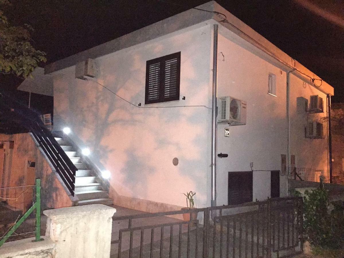 קרס Apartman Dado מראה חיצוני תמונה